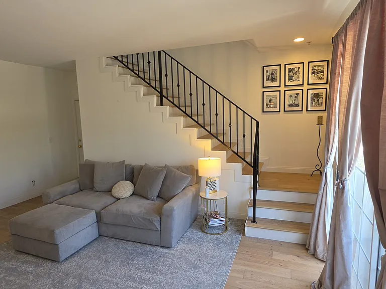 1076 S Orange Grove Ave #1 — Photo 13