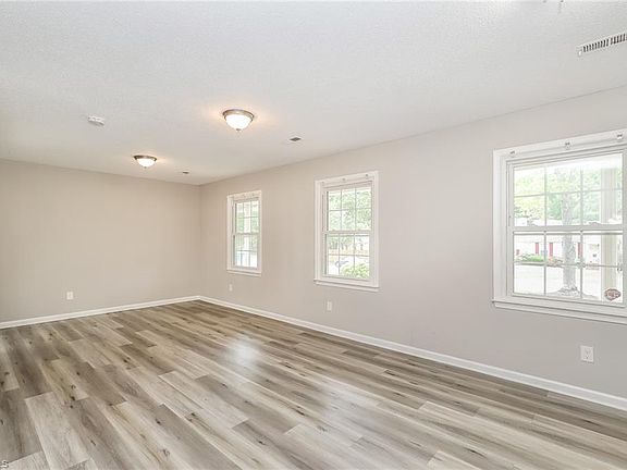 5th image of 4109 Butterfield Dr
