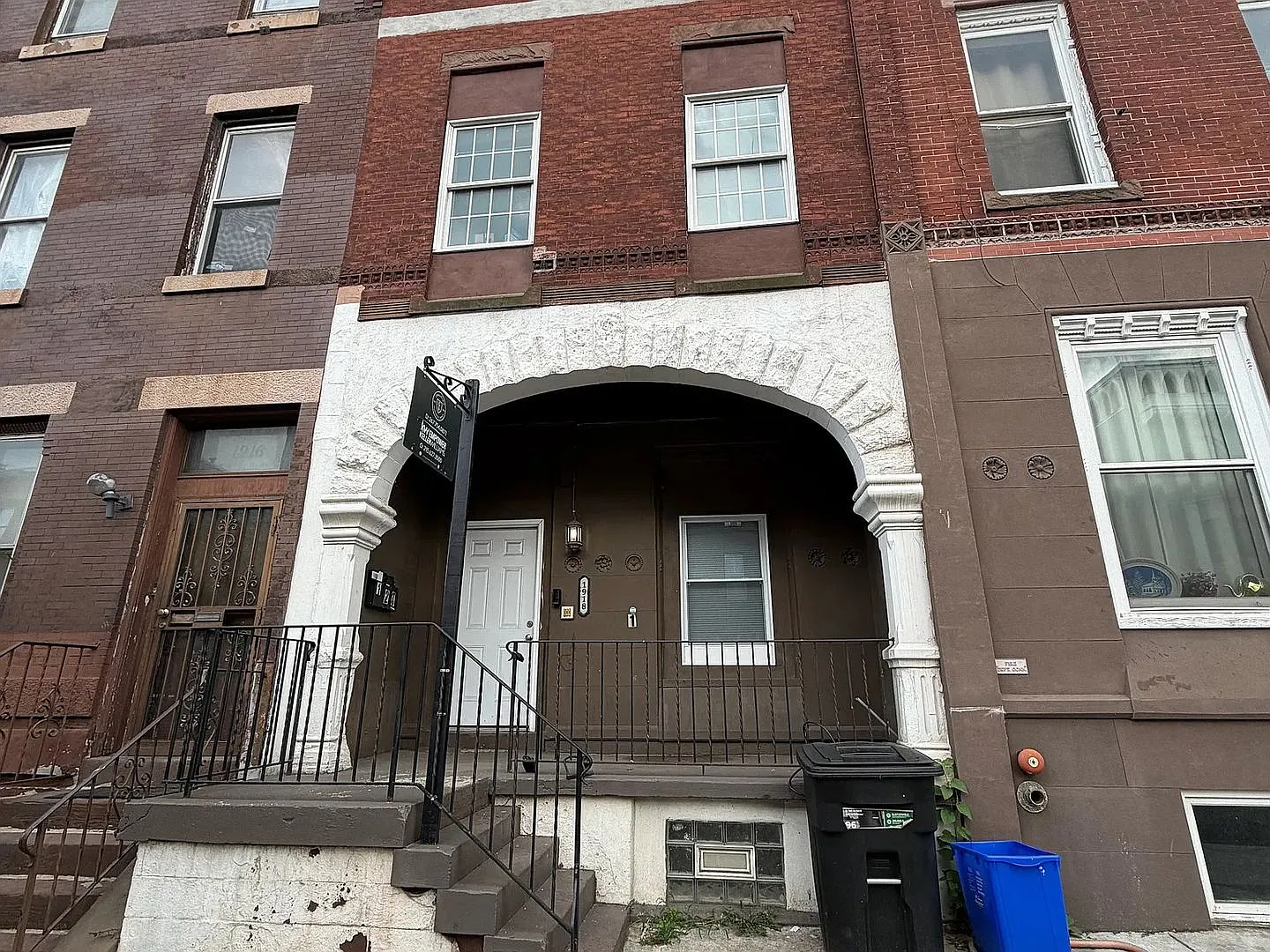1918 W Diamond St — Photo 1