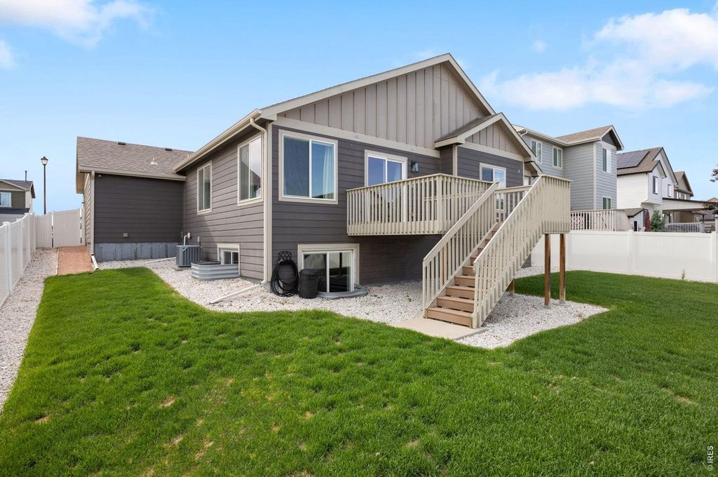 5225 Carmon Dr