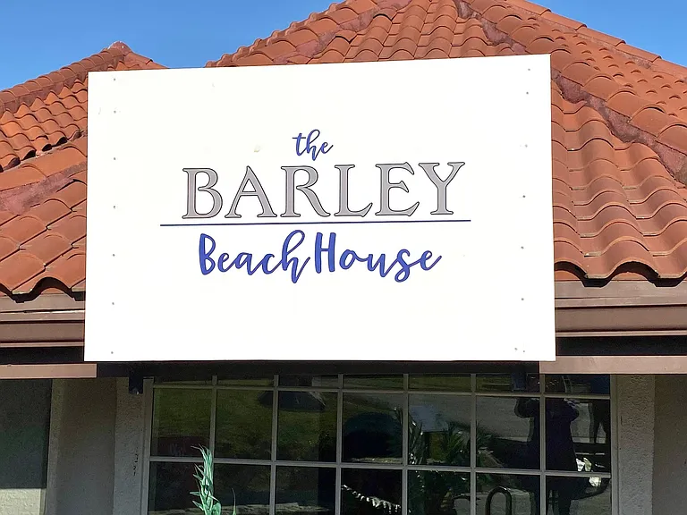 Gorgeous restaurant right on the beach and overlooking the beach. One of the only restaurants with this type of unique location in Westchester. Live music and events weekly including 4th July celebrations.