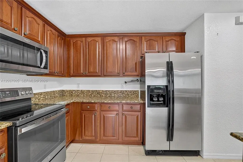 3 bed, 2.5 bath, 1555 sqft, $3,300 — Photo 1