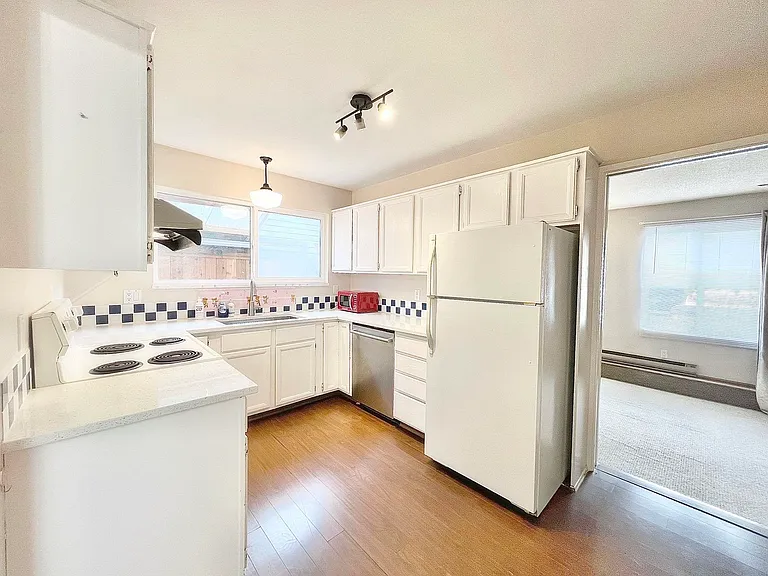 11473 Kingcome Ave — Photo 9