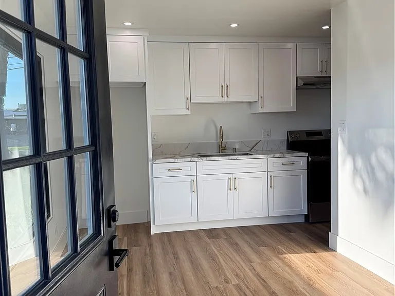 8966A Gunn Ave — Photo 1