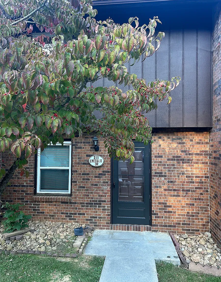 2 bed, 1.5 bath, 1100 sqft, $1,300 — Photo 1