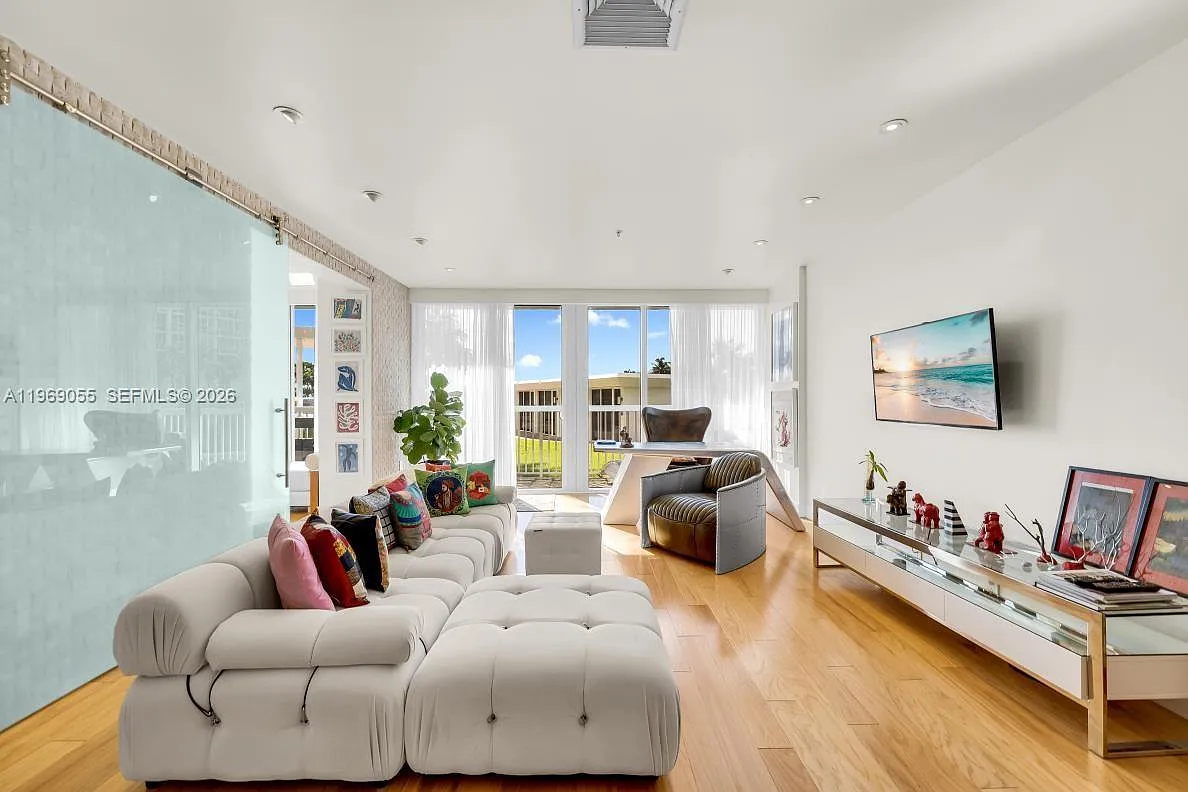 Harbour House — Photo 2