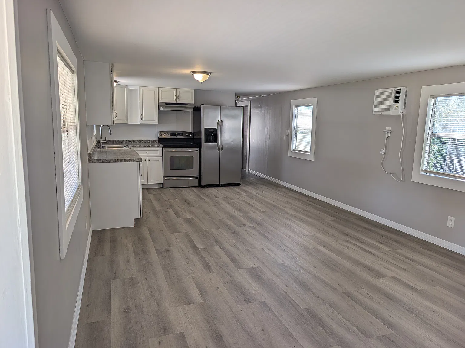 3 bed, 924 sqft, $1,300 — Photo 3