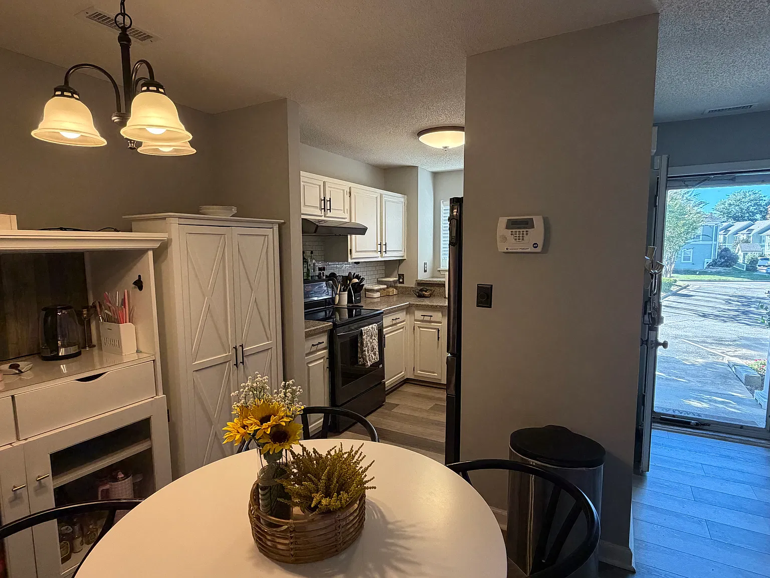 2 bed, 1.5 bath, 1100 sqft, $1,950 — Photo 4