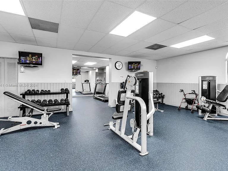 18280 Mediterranean Blvd #401 — Photo 32