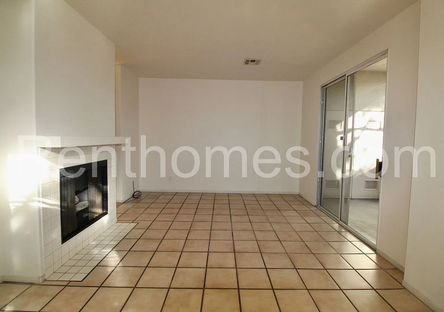 Sabre Springs, 10921 Sabre Hill Dr #373, -AC, Fireplace, Comm Pool / 2 Spas and Fitness Room. — Photo 2