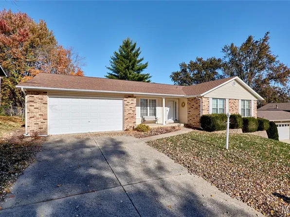 41 Country Creek Dr, Saint Peters, MO 63376