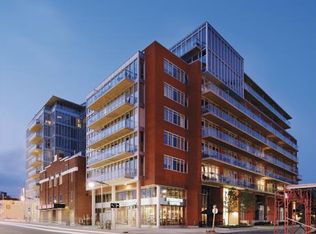 360 McLeod St #802, Ottawa, ON K2P 1A9