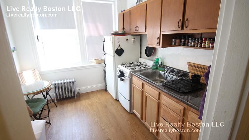 2nd image of 1687 Commonwealth Ave APT 9F