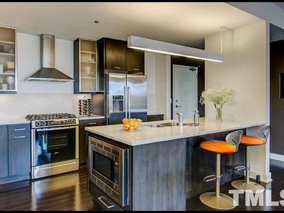 5th image of 602 W Rosemary St #302