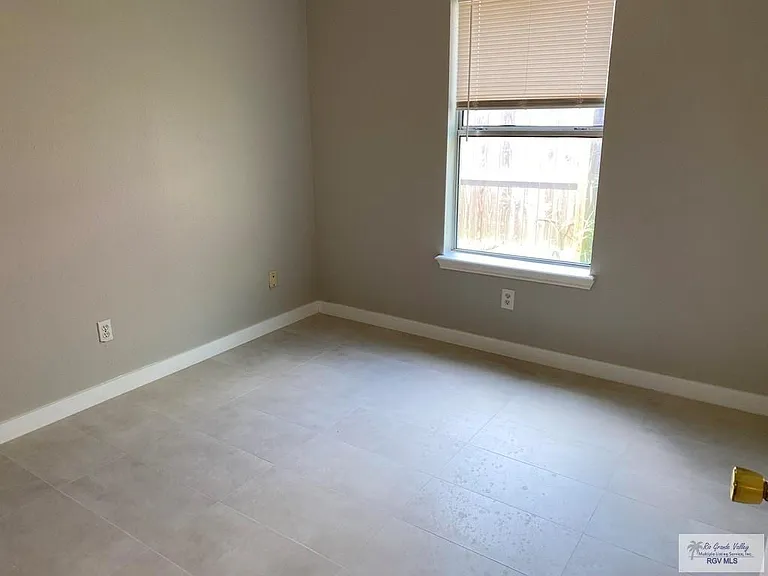 2098 El Paraiso — Photo 10