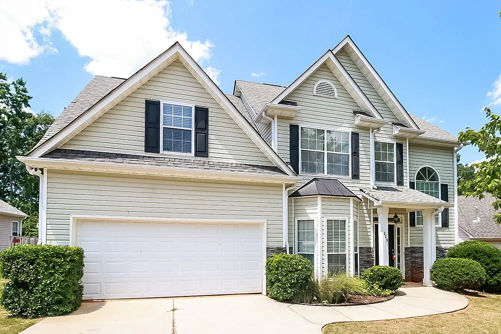 4 bed, 2.0 bath, 2188 sqft, $2,200 — Photo 1