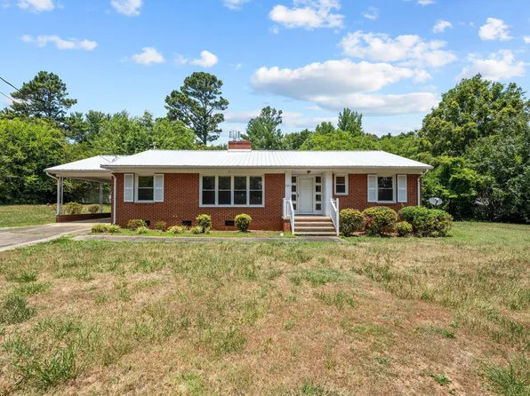 721 E Raleigh St, Siler City, NC 27344