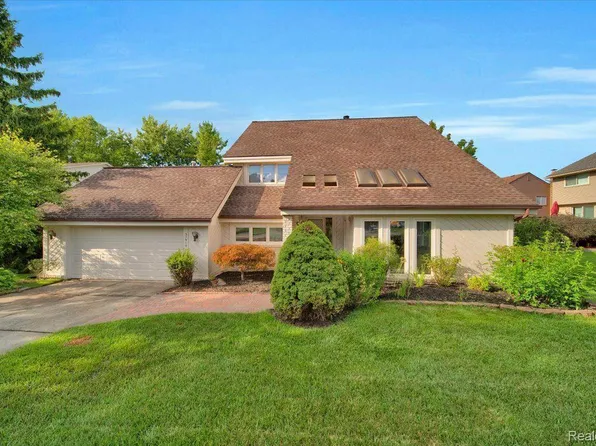 37910 Lancaster Dr, Farmington Hills, MI 48331