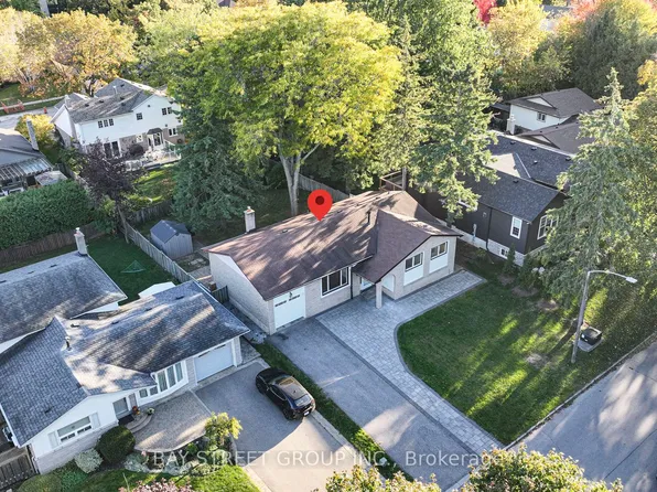 4 Sir Brandiles Pl, Markham, ON L3P 2Z5