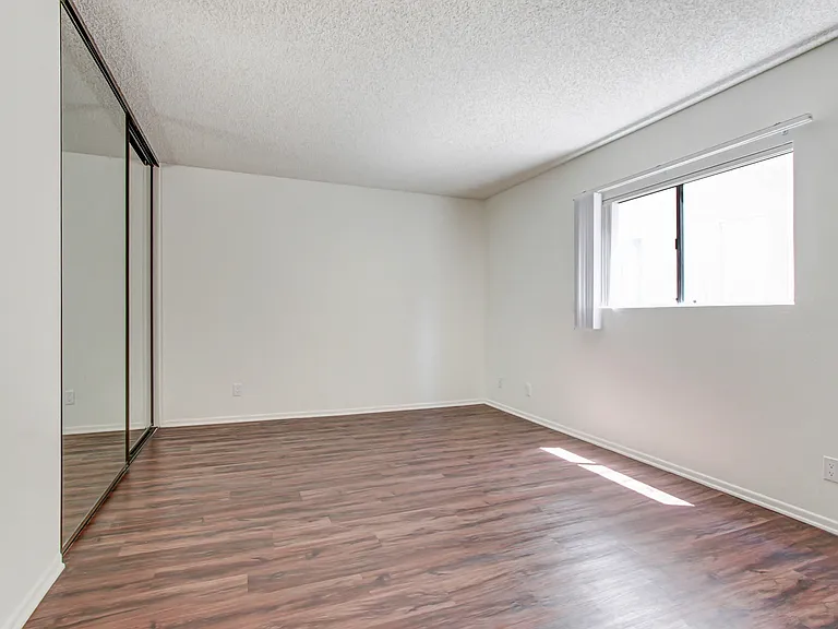 11325 Morrison St — Photo 70