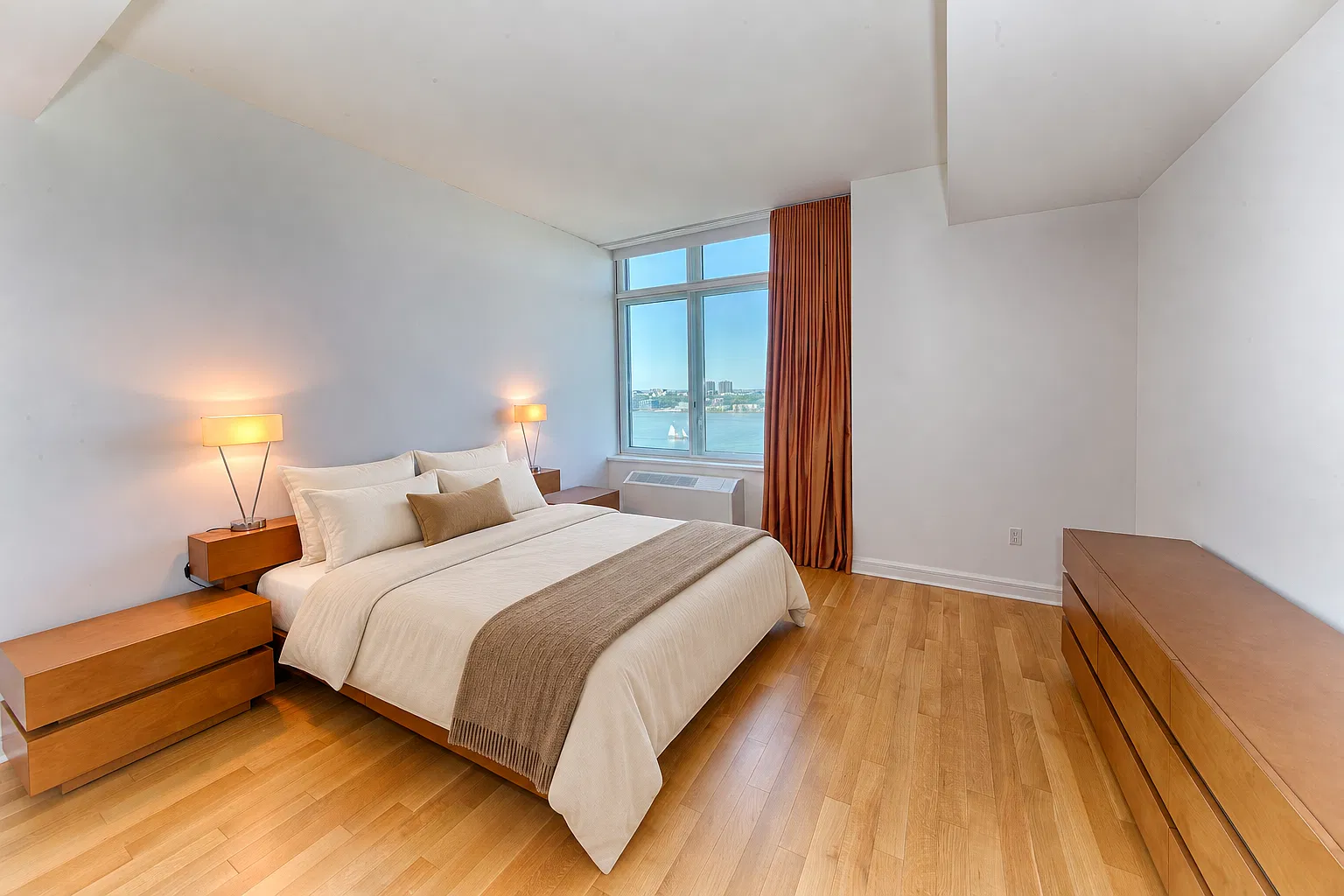 80 Riverside Boulevard — Photo 3