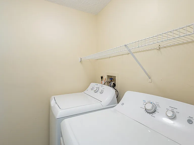 3131 Vestal Pl — Photo 11