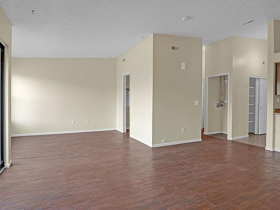 5th image of 467 S Memphis Way #17