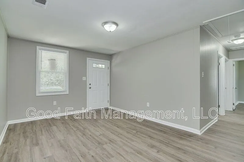 3 bed, 1.0 bath, 1065 sqft, $1,399 — Photo 4
