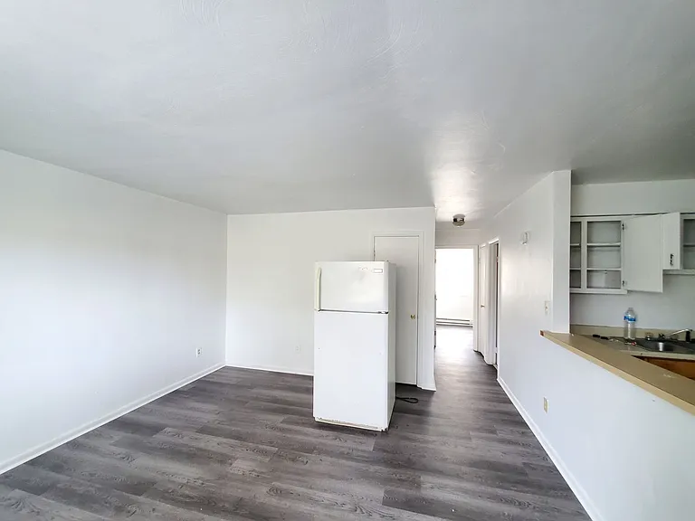 6241 Alexander St — Photo 7