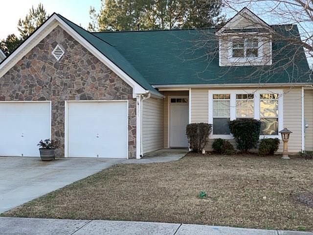 2nd image of 121 Greenwood Trce
