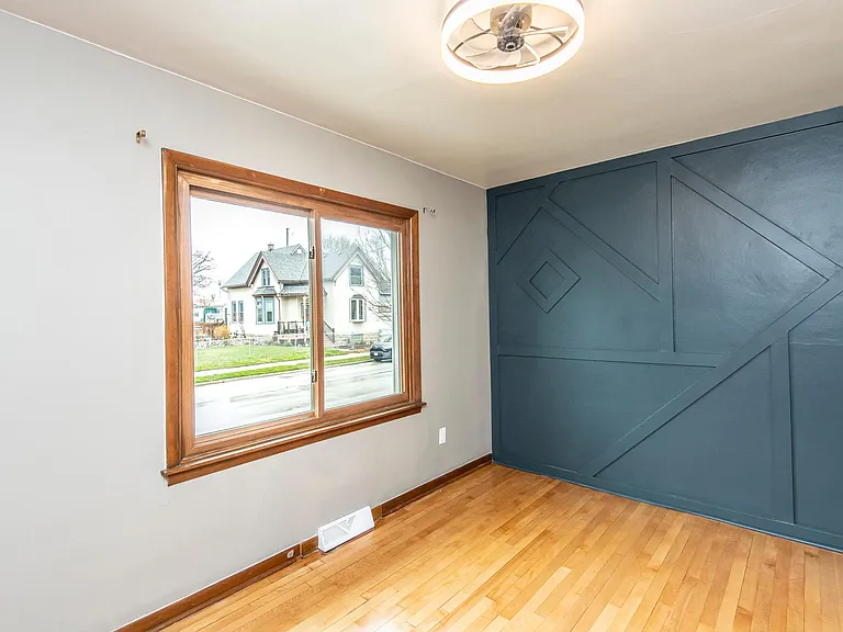 3500 S Clement Ave — Photo 11