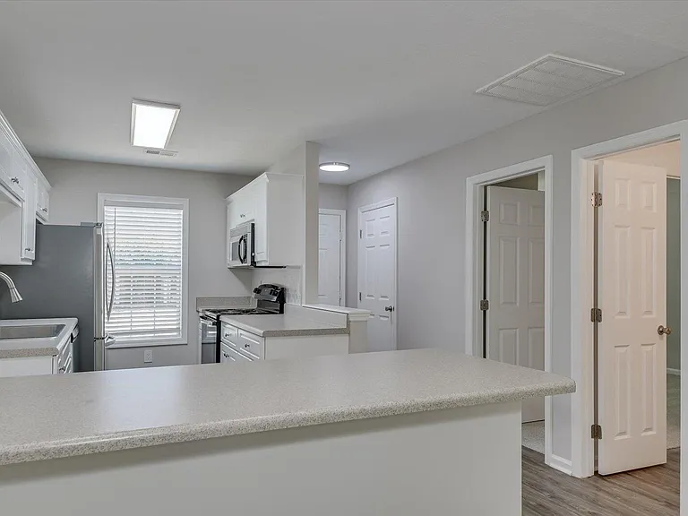 1239 Longpoint Dr — Photo 10