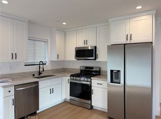 19212 Calvert St, Reseda, CA 91335