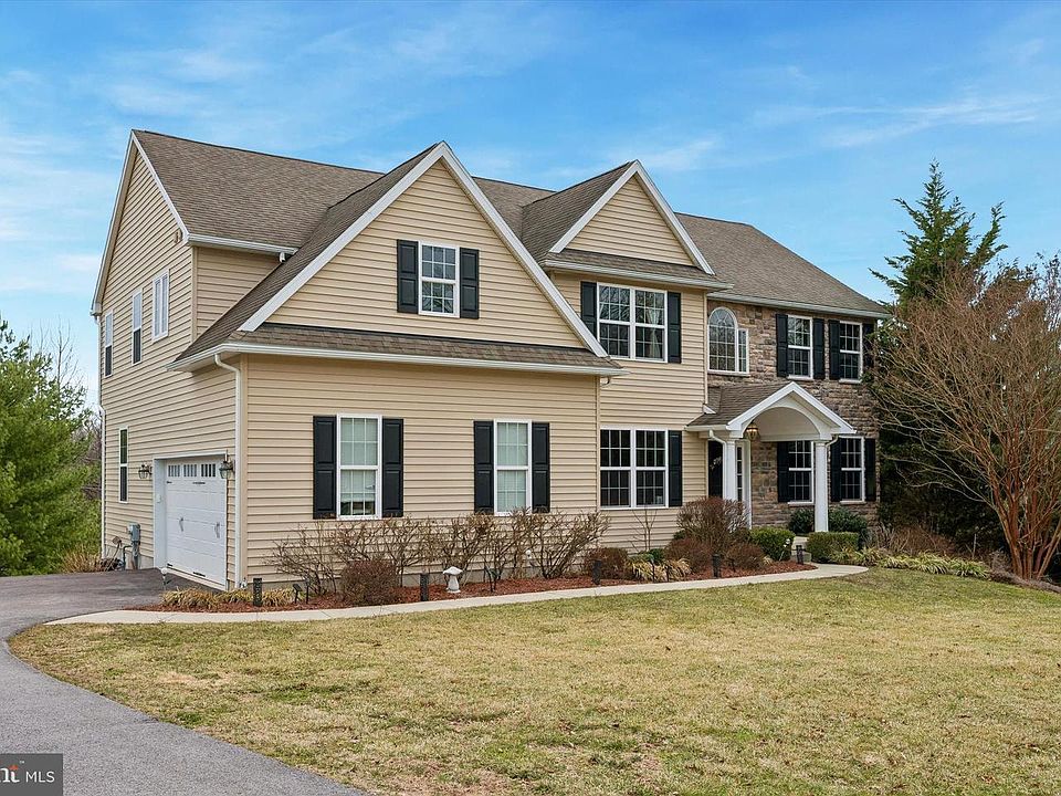 1st image of 301 Jennifer Ln