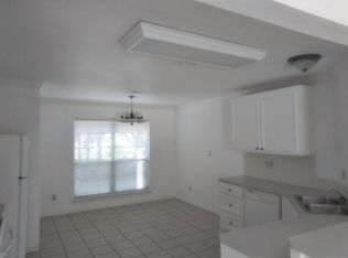 6122 Groves St, Groves, TX 77619