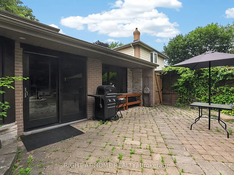 35 Brightbay Cres — Photo 36
