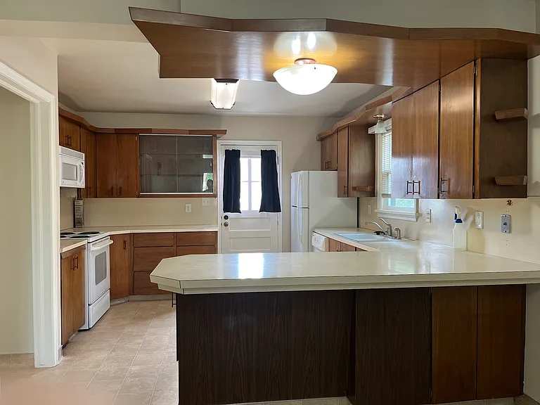 135 E 2 S — Photo 3