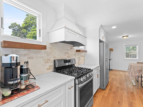 2nd image of 342 Franklin St
