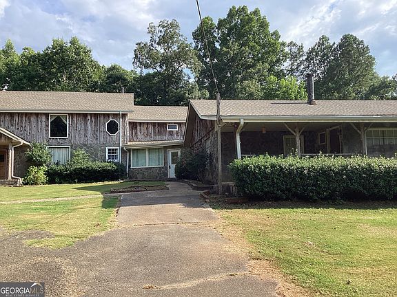 2nd image of 220 Ennis Rd