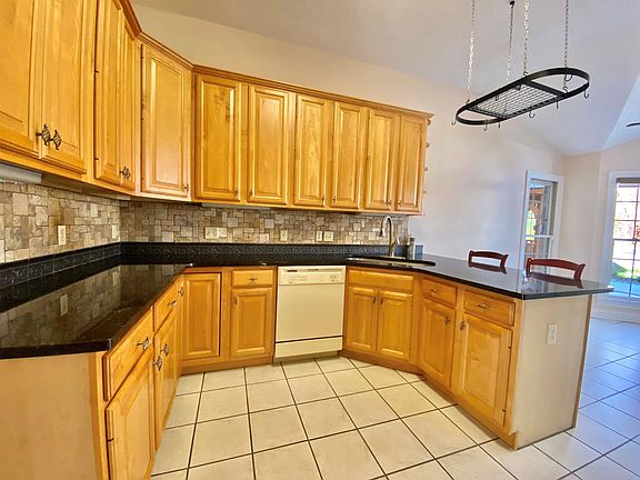 4th image of 2900 Barrington Dr
