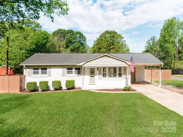 4303 Greenhaven Ln, Gastonia, NC 28056