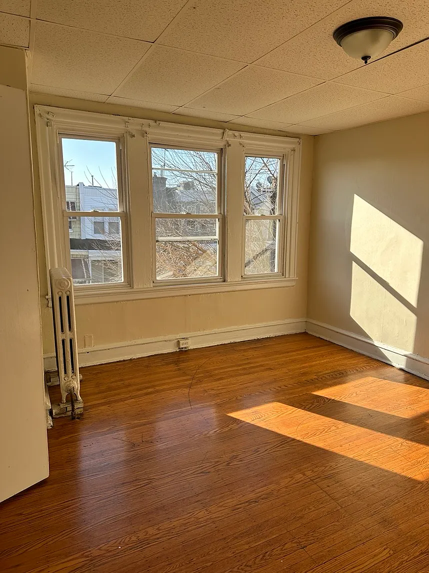 3 bed, 1270 sqft, $1,895 — Photo 2