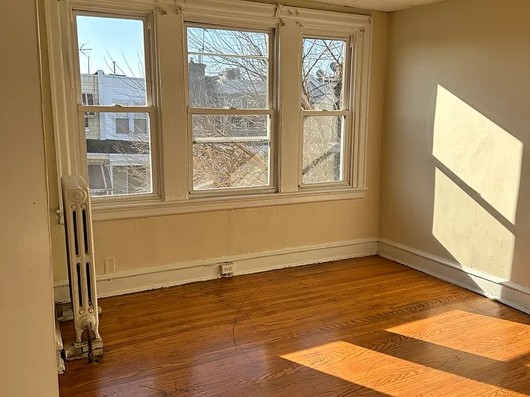 1827 Sulis St — Photo 2