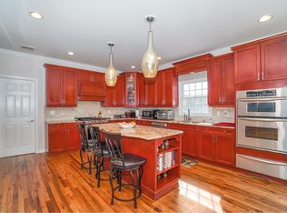 24 Alice Ln, Smithtown, NY 11787