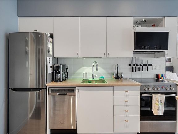 4th image of 785 Tyee Rd #403