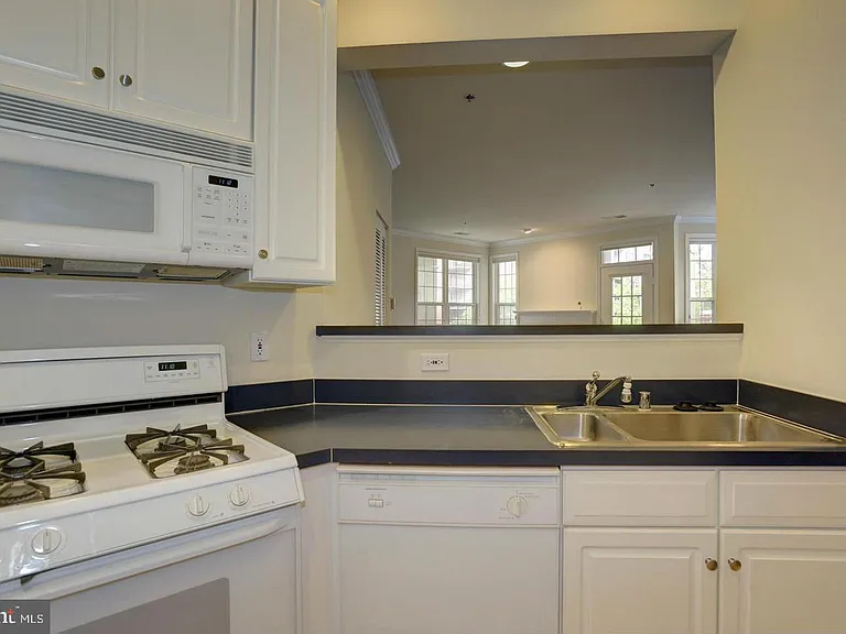 1320 N Wayne St #307 — Photo 11
