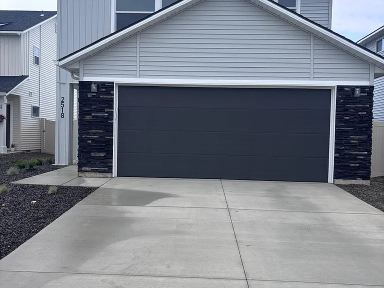2518 W Fallon Loop — Photo 2