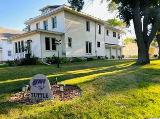 221 N 7th St, Sheffield, IA 50475