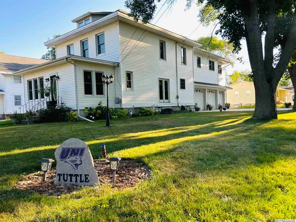 221 N 7th St, Sheffield, IA 50475