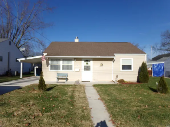 707 E Randolph St, Angola, IN 46703